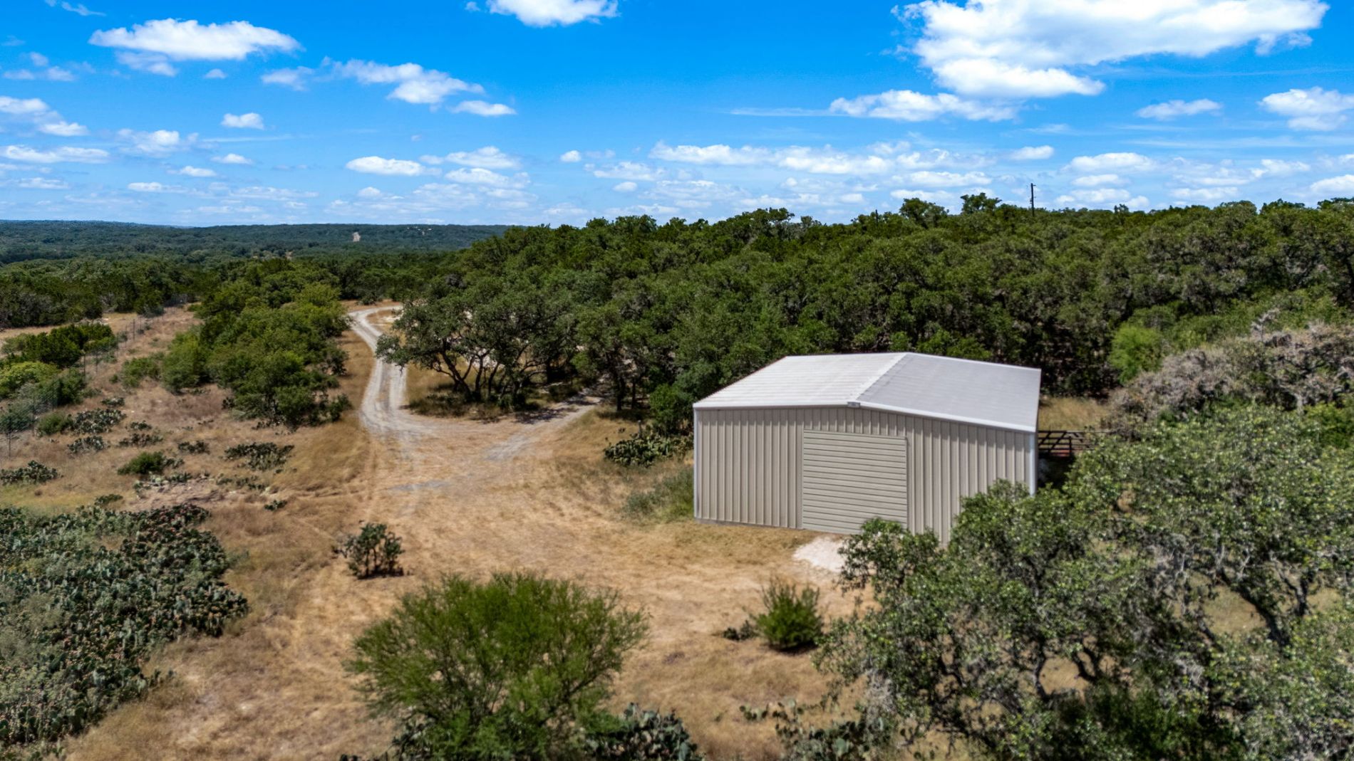 Metal Building/Garage